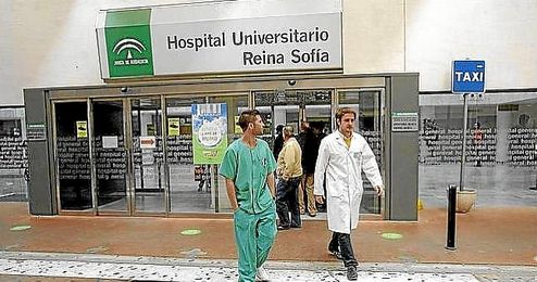 Los dos heridos muy graves se encuentran en el Hospital Reina Sofía de Córdoba. Los dos heridos muy graves se encuentran en el Hospital Reina Sofía de Córdoba.