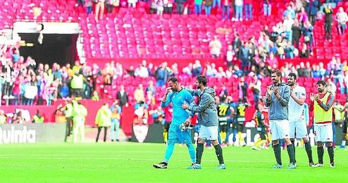 El pasado domingo, ante el Granada, Beto se despidió del Sánchez Pizjuán entre lágrimas. El pasado domingo, ante el Granada, Beto se despidió del Sánchez Pizjuán entre lágrimas.