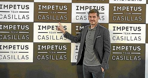 Casillas durante el acto promocional. Casillas durante el acto promocional.
