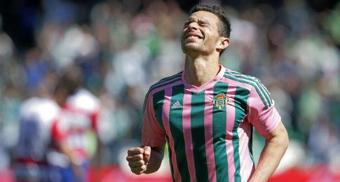 Rubén Castro, con la elástica del Betis. Rubén Castro, con la elástica del Betis.