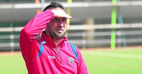 Alfonso Lozano abandona el Morón tras llegar en la 14/15. Alfonso Lozano abandona el Morón tras llegar en la 14/15.