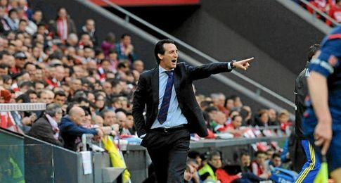 Unai Emery, en la banda de San Mamés. Unai Emery, en la banda de San Mamés.