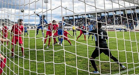Imagen del partido entre el Jumilla y el primer filial sevillista. Imagen del partido entre el Jumilla y el primer filial sevillista.