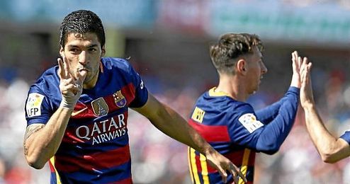 Luis Suárez celebrando uno de sus tantos frente al Granada. Luis Suárez celebrando uno de sus tantos frente al Granada.