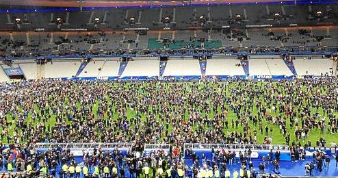 Evacuación del Stade de France el pasado 13 de noviembre. Evacuación del Stade de France el pasado 13 de noviembre.