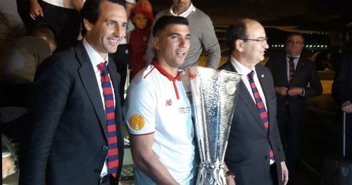 Emery, Reyes y José Castro, con la Quinta Europa League. Emery, Reyes y José Castro, con la Quinta Europa League.