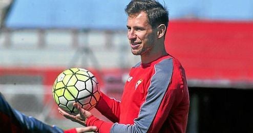 Krychowiak será uno de los hombres clave en el esquema de Emery ante el Barcelona. Krychowiak será uno de los hombres clave en el esquema de Emery ante el Barcelona.