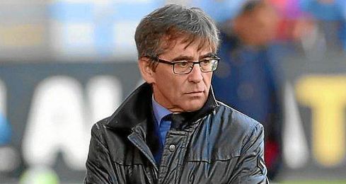 Fernando Vázquez sabe que el Mallorca se la juega este martes ante el Elche. Fernando Vázquez sabe que el Mallorca se la juega este martes ante el Elche.