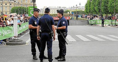Las medidas de seguridad del Tour continúan incrementándose. Las medidas de seguridad del Tour continúan incrementándose.