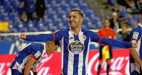 El delantero gallego, celebrando uno de sus 17 goles conseguidos durante la presente temporada con la elástica del Deportivo. El delantero gallego, celebrando uno de sus 17 goles conseguidos durante la presente temporada con la elástica del Deportivo.
