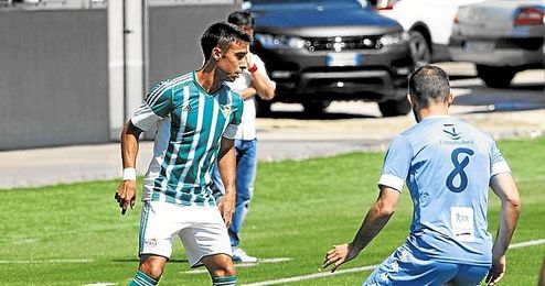 El Betis quiere seguir contando con Rafa Navarro. El Betis quiere seguir contando con Rafa Navarro.