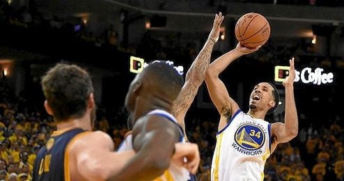 Livingston, con 20 puntos, cuatro rebotes y tres asistencias, lideró el ataque de los Warriors. Livingston, con 20 puntos, cuatro rebotes y tres asistencias, lideró el ataque de los Warriors.