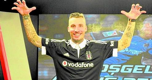 Alexis Ruano firmó por el Besiktas turco hasta 2018. Alexis Ruano firmó por el Besiktas turco hasta 2018.