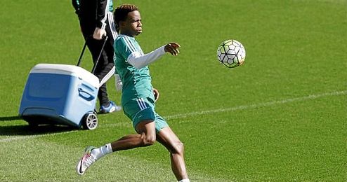 Charly Musonda Jr., en un entrenamiento con el Betis. Charly Musonda Jr., en un entrenamiento con el Betis.