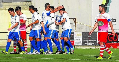 El Alcalá celebra un gol ante el Utrera en un partido del presente campeonato. El Alcalá celebra un gol ante el Utrera en un partido del presente campeonato.