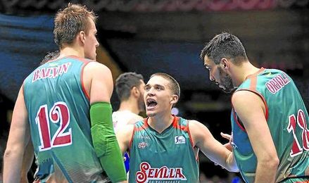 Balvin, Bamforth y Oriola, durante un partido de esta temporada. Balvin, Bamforth y Oriola, durante un partido de esta temporada.