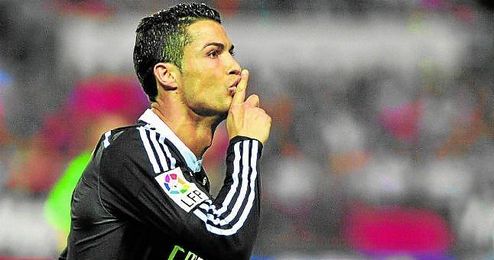 "Un portugués ama su tierra y estoy orgulloso de poder representarla", dijo sobre la Eurocopa. "Un portugués ama su tierra y estoy orgulloso de poder representarla", dijo sobre la Eurocopa.
