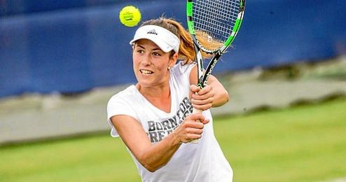 Garbiñe exhibe su revés. Garbiñe exhibe su revés.