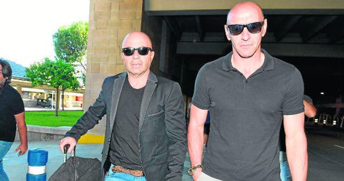 Sampaoli, a su llegada, recibido por Monchi. Sampaoli, a su llegada, recibido por Monchi.