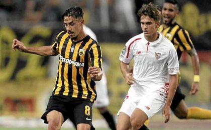 Simoes, en un encuentro de la pretemporada pasada ante el Sevilla en Atenas. Simoes, en un encuentro de la pretemporada pasada ante el Sevilla en Atenas.