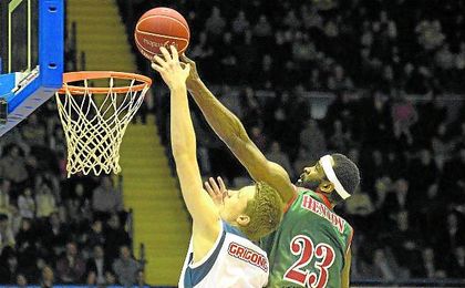 Henton abandonará el Baloncesto Sevilla tras una trayectoria con más pena que gloria. Henton abandonará el Baloncesto Sevilla tras una trayectoria con más pena que gloria.