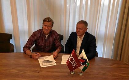 Moritz Bauer tras estampar su firma en el contrato que le une al Rubin Kazan. Moritz Bauer tras estampar su firma en el contrato que le une al Rubin Kazan.