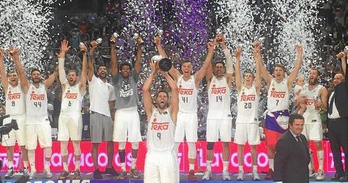 El Madrid logra su 33 título de Liga tras vencer en el cuarto partido al Barcelona El Madrid logra su 33 título de Liga tras vencer en el cuarto partido al Barcelona