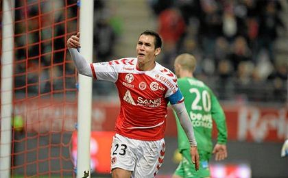 La pasada temporada disputó 32 partidos en la Ligue 1, en los que marcó cinco goles y repartió una asistencia. La pasada temporada disputó 32 partidos en la Ligue 1, en los que marcó cinco goles y repartió una asistencia.