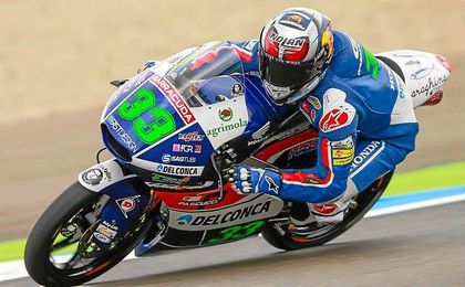Andrea Migno (KTM) y Romano Fenati (KTM) completan la primera línea de salida. Andrea Migno (KTM) y Romano Fenati (KTM) completan la primera línea de salida.