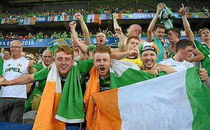 Aficionados irlandeses durante un partido de su selección esta Eurocopa. Aficionados irlandeses durante un partido de su selección esta Eurocopa.