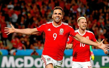 El gol de Robson-Kanu supuso el 2-1 para Gales. El gol de Robson-Kanu supuso el 2-1 para Gales.