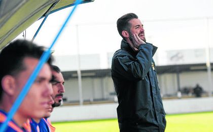 José Julio Monsalves podría cumplir su tercera temporada al frente del conjunto blanquiazul. José Julio Monsalves podría cumplir su tercera temporada al frente del conjunto blanquiazul.