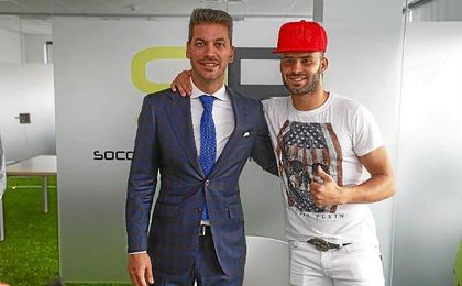 Jesé Rodríguez, jugador del Real Madrid, con el representantes de futbolistas, René Ramos. Jesé Rodríguez, jugador del Real Madrid, con el representantes de futbolistas, René Ramos.