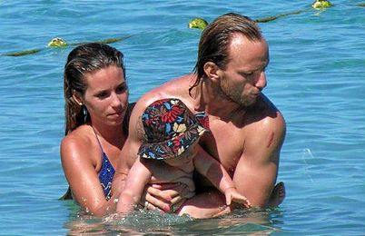 Rakitic junto a su hija y su esposa, Raquel Mauri. Rakitic junto a su hija y su esposa, Raquel Mauri.