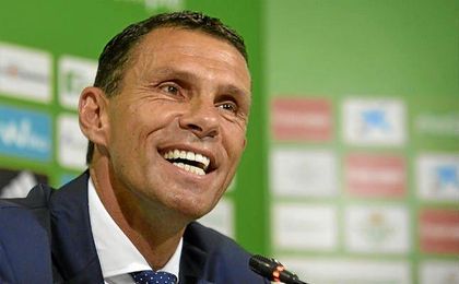 Poyet comienza este jueves con los entrenamientos. Poyet comienza este jueves con los entrenamientos.
