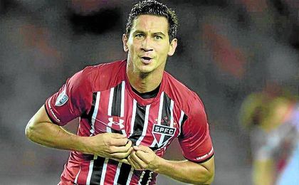 Ganso ya ha comunicado al club brasileño su deseo de marcharse al Sevilla. Ganso ya ha comunicado al club brasileño su deseo de marcharse al Sevilla.