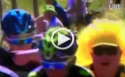 Froome da un puñetazo a un aficionado colombiano durante la etapa del Tour Froome da un puñetazo a un aficionado colombiano durante la etapa del Tour