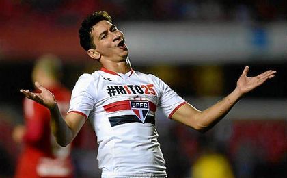 Este diario ya desveló que al futbolista le seduce sobremanera la opción de jugar en Nervión. Este diario ya desveló que al futbolista le seduce sobremanera la opción de jugar en Nervión.