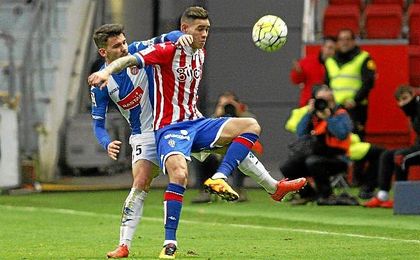 Tonny Sanabria, en un partido con el Sporting de Gijón. Tonny Sanabria, en un partido con el Sporting de Gijón.
