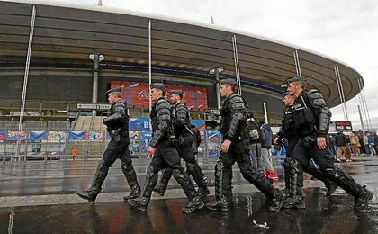 La ´gendarmerie´ francesa se empleó a fondo. La ´gendarmerie´ francesa se empleó a fondo.
