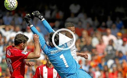 Las diez mejores paradas de Sergio Rico en la 15/16 Las diez mejores paradas de Sergio Rico en la 15/16