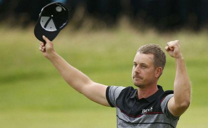 Stenson celebra una victoria histórica. Stenson celebra una victoria histórica.