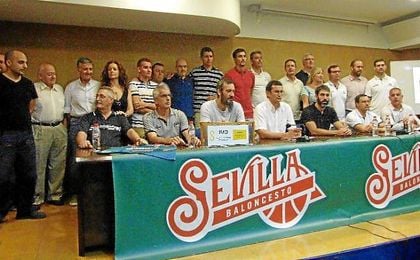 Rueda de prensa que han ofrecido hoy los trabajadores del CB Sevilla. Rueda de prensa que han ofrecido hoy los trabajadores del CB Sevilla.