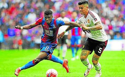 El argentino Marcos Rojo, con la elástica del United. El argentino Marcos Rojo, con la elástica del United.
