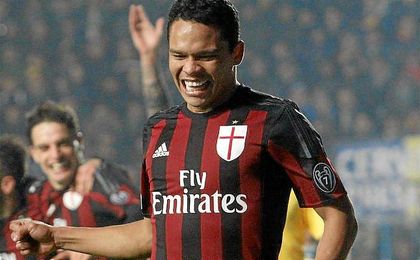 El cafetero, celebrando un tanto con el conjunto lombardo. El cafetero, celebrando un tanto con el conjunto lombardo.