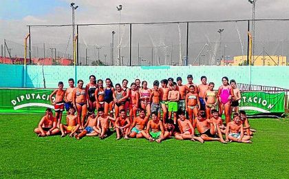 La localidad de La Algaba disfrutó de la primera jornada de promoción del waterpolo. La localidad de La Algaba disfrutó de la primera jornada de promoción del waterpolo.