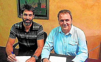 Berni Rodríguez se convirtió, de forma oficial, en el nuevo director deportivo del C.B. Sevilla, una noticia conocida desde que anunció su retirada de las canchas. Berni Rodríguez se convirtió, de forma oficial, en el nuevo director deportivo del C.B. Sevilla, una noticia conocida desde que anunció su retirada de las canchas.