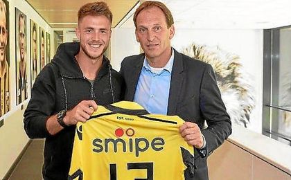 Ricky ya posa con la camiseta de su nuevo equipo. Ricky ya posa con la camiseta de su nuevo equipo.