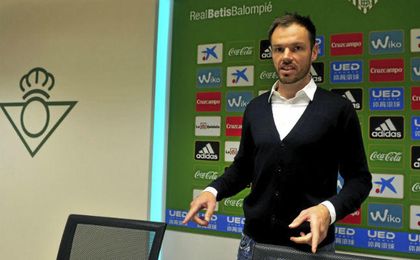 Westermann habla maravillas de su paso por el Betis. Westermann habla maravillas de su paso por el Betis.