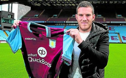 En su primer año en la Premier, Veretout jugó 25 partidos y dio cinco asistencias. En su primer año en la Premier, Veretout jugó 25 partidos y dio cinco asistencias.